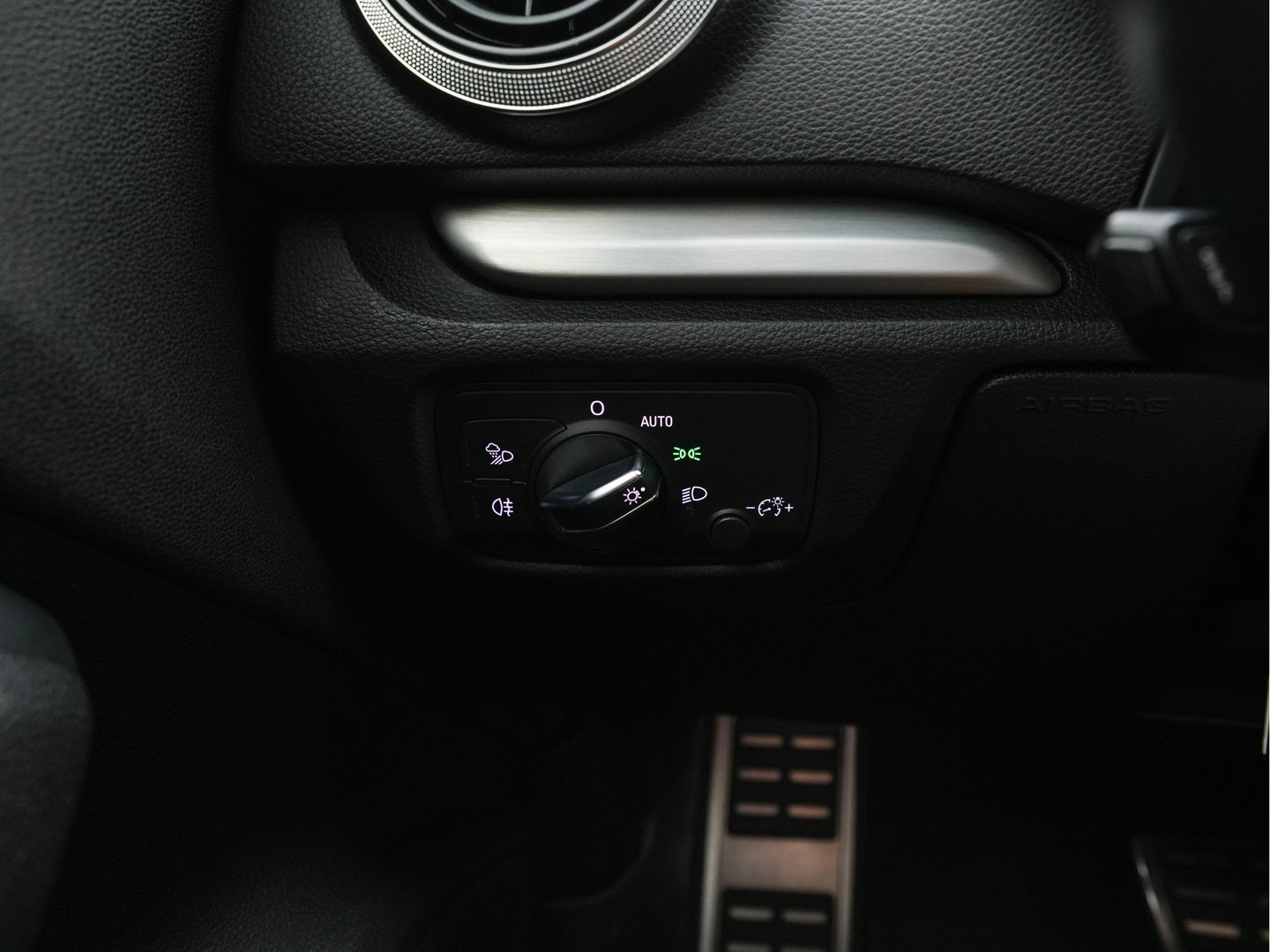 Audi A3 Sportback 1.5 TFSI CoD S-Line Edition Aut. *FULL-LED | LEATHER-FABRIC | NAVI-FULLMAP | SPORTSEATS | AUDI-SOUND | ECC | PDC | PRIVACYGLASS | CRUISE | 18''ALU*