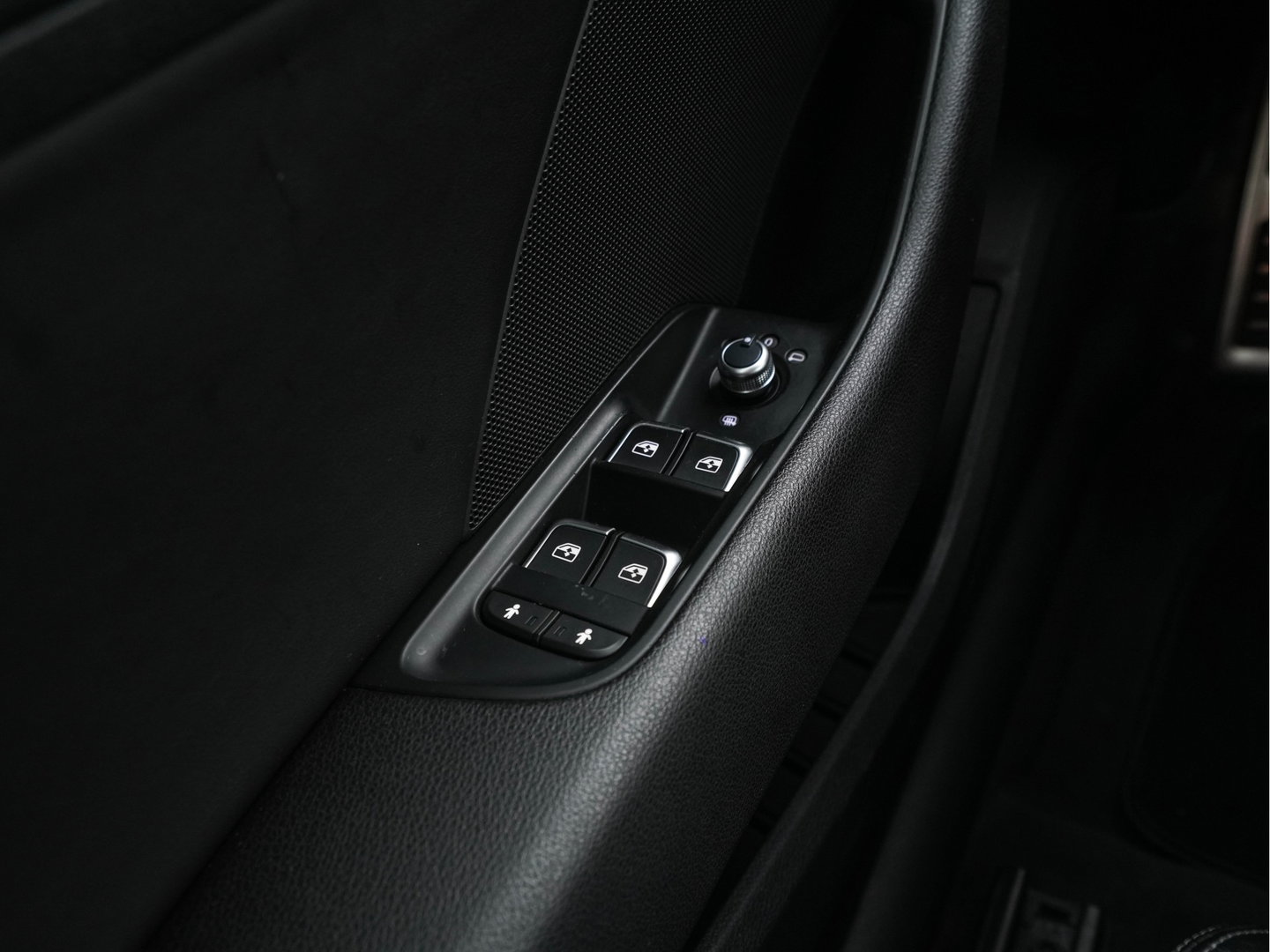 Audi A3 Sportback 1.5 TFSI CoD S-Line Edition Aut. *FULL-LED | LEATHER-FABRIC | NAVI-FULLMAP | SPORTSEATS | AUDI-SOUND | ECC | PDC | PRIVACYGLASS | CRUISE | 18''ALU*