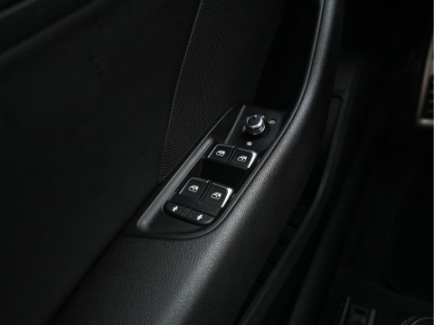 Audi A3 Sportback 1.5 TFSI CoD S-Line Edition Aut. *FULL-LED | LEATHER-FABRIC | NAVI-FULLMAP | SPORTSEATS | AUDI-SOUND | ECC | PDC | PRIVACYGLASS | CRUISE | 18''ALU*