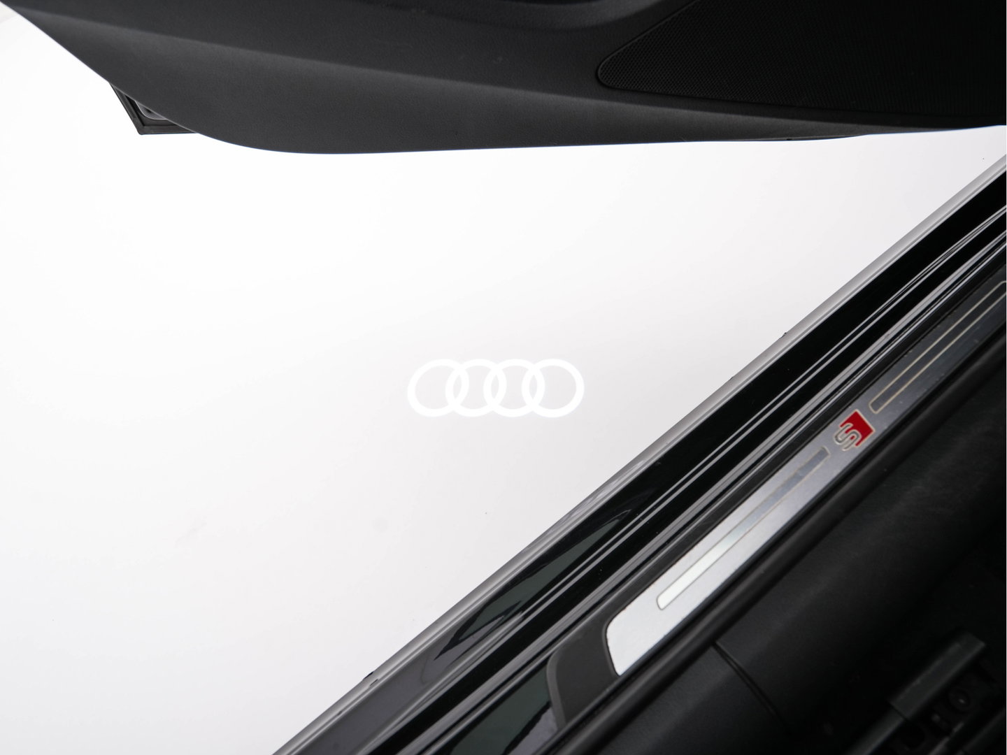 Audi A3 Sportback 1.5 TFSI CoD S-Line Edition Aut. *FULL-LED | LEATHER-FABRIC | NAVI-FULLMAP | SPORTSEATS | AUDI-SOUND | ECC | PDC | PRIVACYGLASS | CRUISE | 18''ALU*