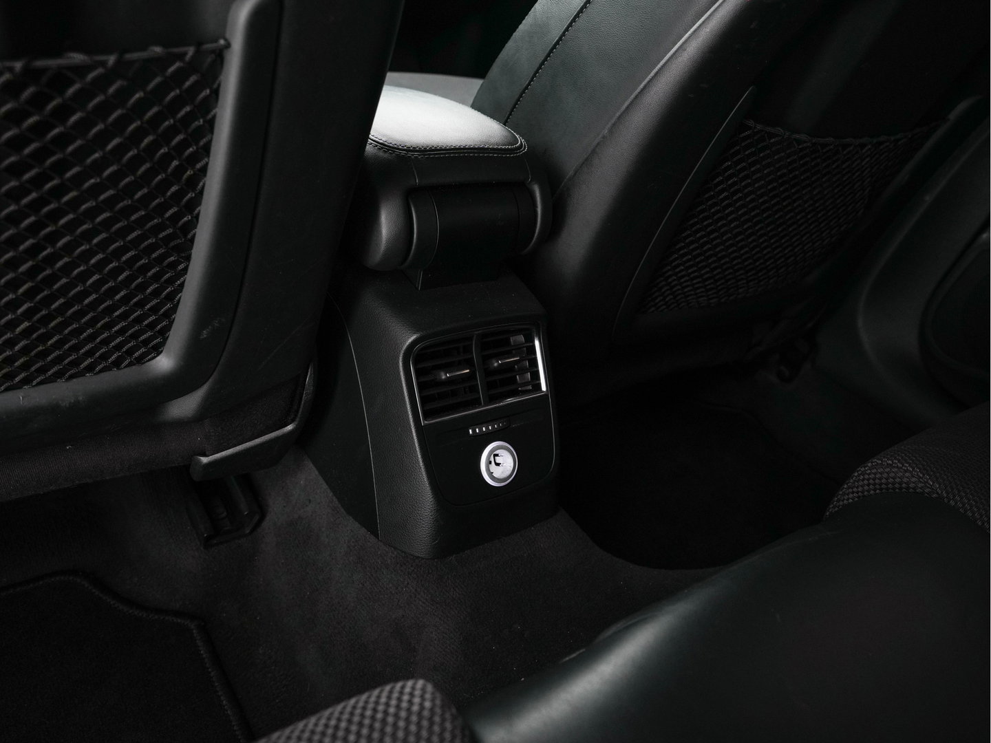 Audi A3 Sportback 1.5 TFSI CoD S-Line Edition Aut. *FULL-LED | LEATHER-FABRIC | NAVI-FULLMAP | SPORTSEATS | AUDI-SOUND | ECC | PDC | PRIVACYGLASS | CRUISE | 18''ALU*