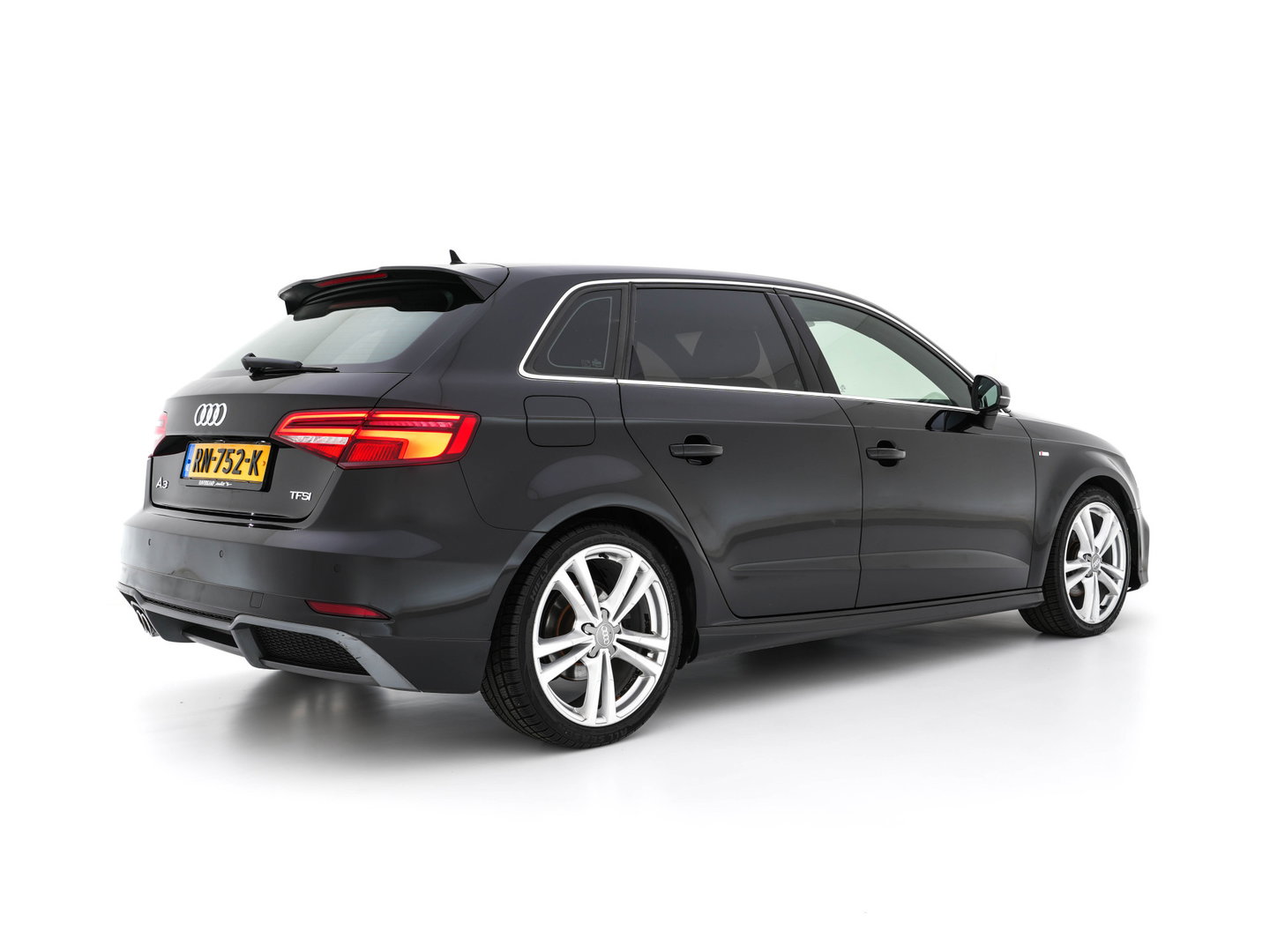 Audi A3 Sportback 1.5 TFSI CoD S-Line Edition Aut. *FULL-LED | LEATHER-FABRIC | NAVI-FULLMAP | SPORTSEATS | AUDI-SOUND | ECC | PDC | PRIVACYGLASS | CRUISE | 18''ALU*