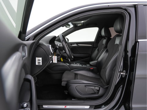 Audi A3 Sportback 1.5 TFSI CoD S-Line Edition Aut. *FULL-LED | LEATHER-FABRIC | NAVI-FULLMAP | SPORTSEATS | AUDI-SOUND | ECC | PDC | PRIVACYGLASS | CRUISE | 18''ALU*