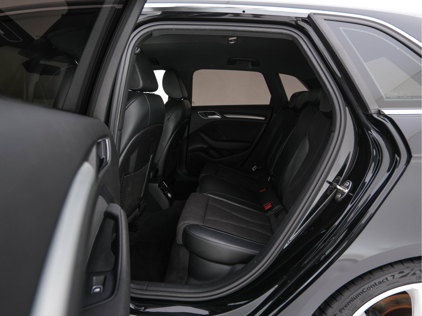 Audi A3 Sportback 1.5 TFSI CoD S-Line Edition Aut. *FULL-LED | LEATHER-FABRIC | NAVI-FULLMAP | SPORTSEATS | AUDI-SOUND | ECC | PDC | PRIVACYGLASS | CRUISE | 18''ALU*