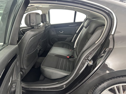 Renault Laguna 2.0 dCi S/S (INCL-BTW) *PANO | LEATHER-MICROFIBRE | BI-XENON | KEYLESS | NAVI-FULLMAP | COMFORT-SEATS | ECC | PDC | CRUISE | TOWBAR | 18''ALU*
