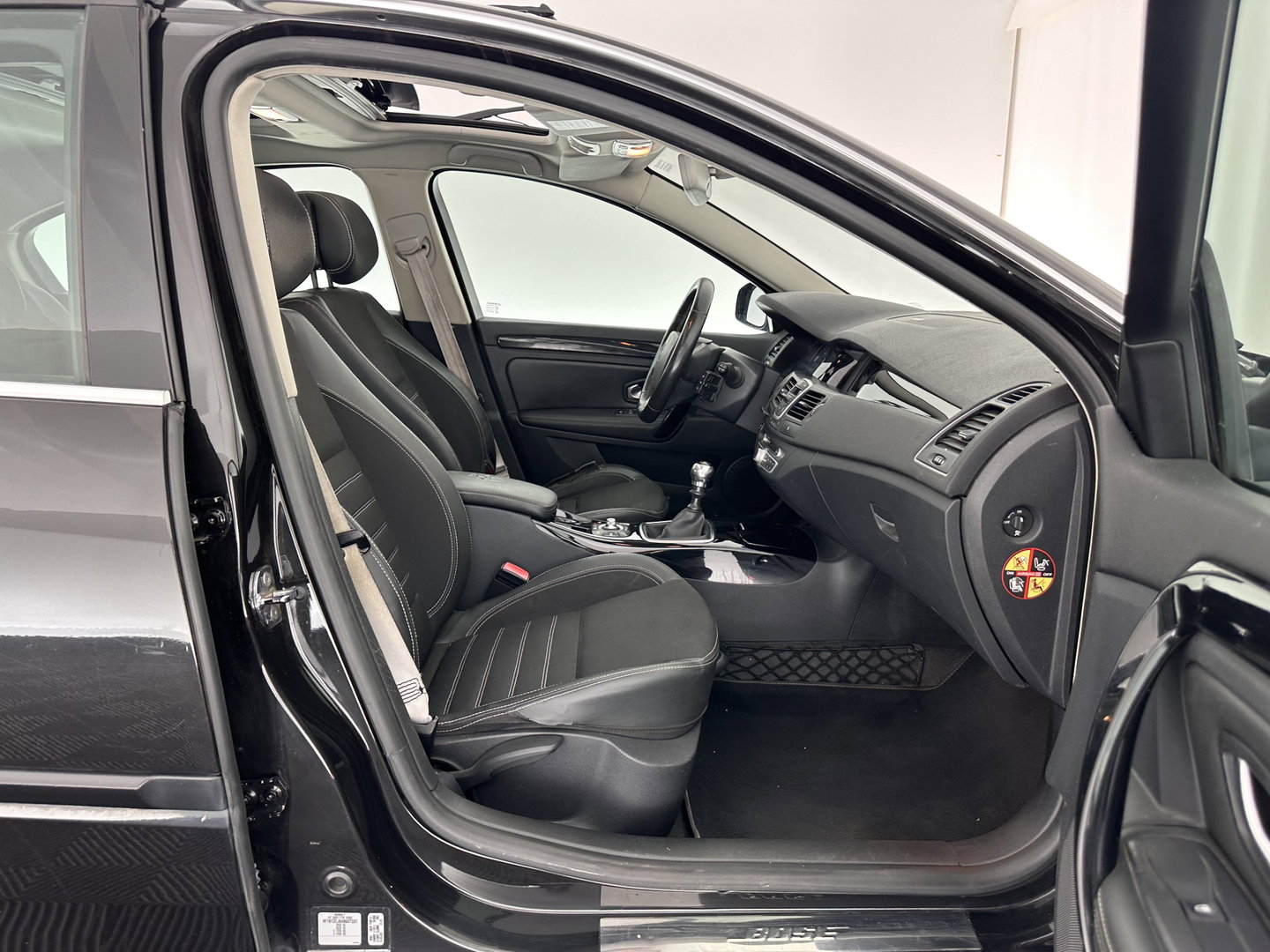 Renault Laguna 2.0 dCi S/S (INCL-BTW) *PANO | LEATHER-MICROFIBRE | BI-XENON | KEYLESS | NAVI-FULLMAP | COMFORT-SEATS | ECC | PDC | CRUISE | TOWBAR | 18''ALU*
