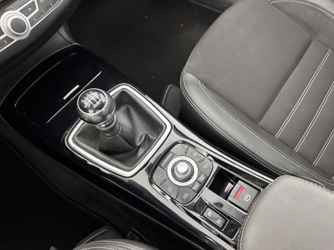 Renault Laguna 2.0 dCi S/S (INCL-BTW) *PANO | LEATHER-MICROFIBRE | BI-XENON | KEYLESS | NAVI-FULLMAP | COMFORT-SEATS | ECC | PDC | CRUISE | TOWBAR | 18''ALU*