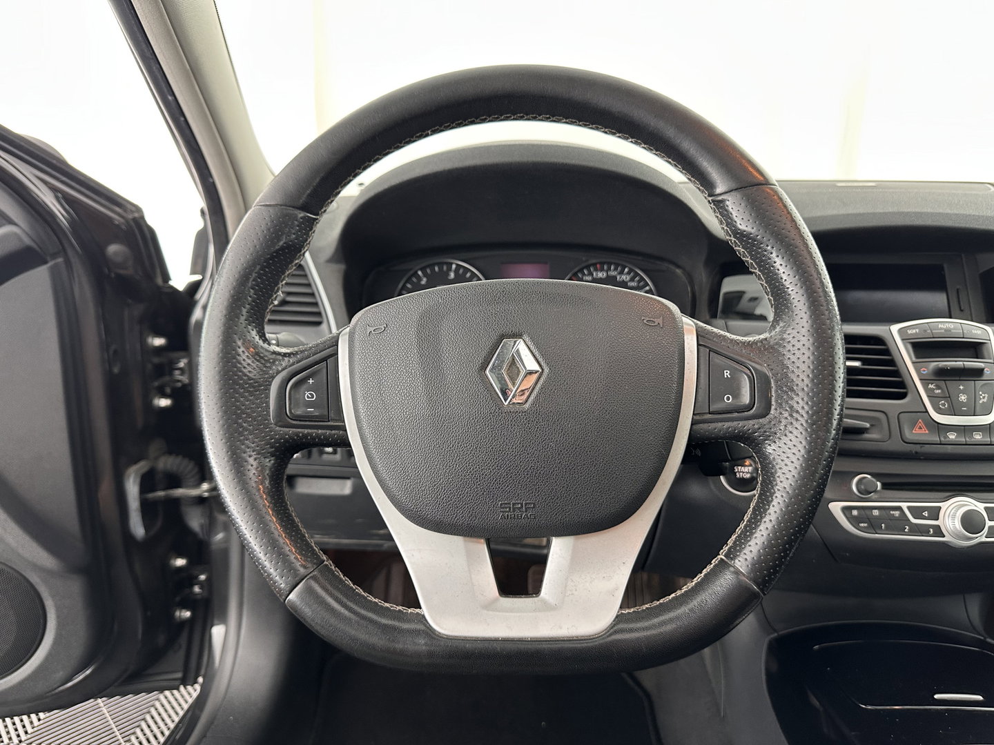 Renault Laguna 2.0 dCi S/S (INCL-BTW) *PANO | LEATHER-MICROFIBRE | BI-XENON | KEYLESS | NAVI-FULLMAP | COMFORT-SEATS | ECC | PDC | CRUISE | TOWBAR | 18''ALU*