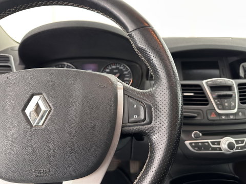 Renault Laguna 2.0 dCi S/S (INCL-BTW) *PANO | LEATHER-MICROFIBRE | BI-XENON | KEYLESS | NAVI-FULLMAP | COMFORT-SEATS | ECC | PDC | CRUISE | TOWBAR | 18''ALU*