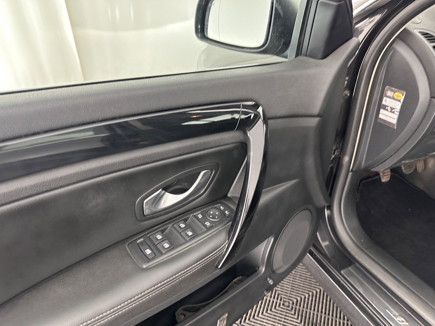 Renault Laguna 2.0 dCi S/S (INCL-BTW) *PANO | LEATHER-MICROFIBRE | BI-XENON | KEYLESS | NAVI-FULLMAP | COMFORT-SEATS | ECC | PDC | CRUISE | TOWBAR | 18''ALU*