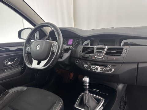 Renault Laguna 2.0 dCi S/S (INCL-BTW) *PANO | LEATHER-MICROFIBRE | BI-XENON | KEYLESS | NAVI-FULLMAP | COMFORT-SEATS | ECC | PDC | CRUISE | TOWBAR | 18''ALU*
