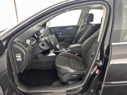 Renault Laguna 2.0 dCi S/S (INCL-BTW) *PANO | LEATHER-MICROFIBRE | BI-XENON | KEYLESS | NAVI-FULLMAP | COMFORT-SEATS | ECC | PDC | CRUISE | TOWBAR | 18''ALU*