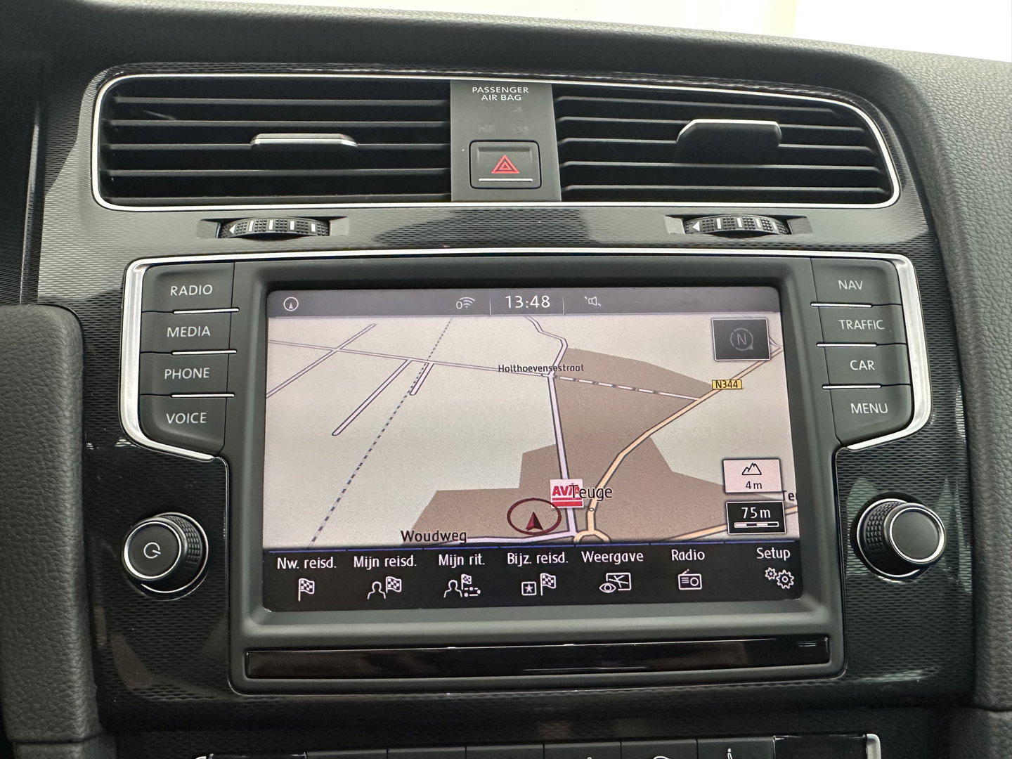 Volkswagen Golf 1.4 TSI GTE (Plug-In) Aut. *PANO | FULL-LED | LEATHER | LANE-ASSIST | BLIND-SPOT | ADAPTIVE-CRUISE | CAMERA | DAB | NAVI-FULLMAP | ECC | SHIFT-PADDLES | PDC | HEATED-SPORTSEATS | PRIVACY-GLASS | 18"ALU*