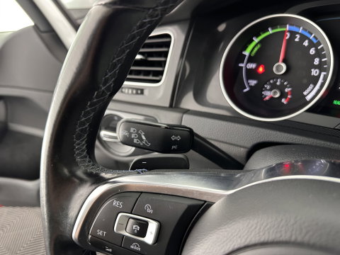 Volkswagen Golf 1.4 TSI GTE (Plug-In) Aut. *PANO | FULL-LED | LEATHER | LANE-ASSIST | BLIND-SPOT | ADAPTIVE-CRUISE | CAMERA | DAB | NAVI-FULLMAP | ECC | SHIFT-PADDLES | PDC | HEATED-SPORTSEATS | PRIVACY-GLASS | 18"ALU*