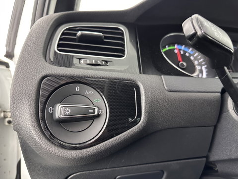 Volkswagen Golf 1.4 TSI GTE (Plug-In) Aut. *PANO | FULL-LED | LEATHER | LANE-ASSIST | BLIND-SPOT | ADAPTIVE-CRUISE | CAMERA | DAB | NAVI-FULLMAP | ECC | SHIFT-PADDLES | PDC | HEATED-SPORTSEATS | PRIVACY-GLASS | 18"ALU*