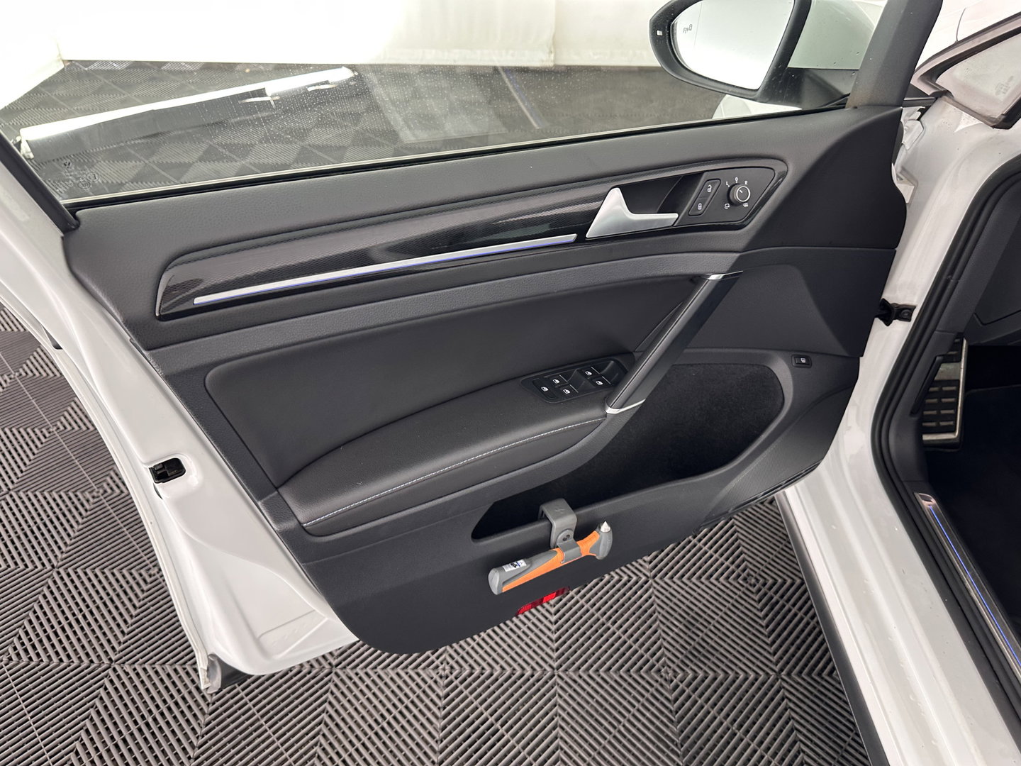Volkswagen Golf 1.4 TSI GTE (Plug-In) Aut. *PANO | FULL-LED | LEATHER | LANE-ASSIST | BLIND-SPOT | ADAPTIVE-CRUISE | CAMERA | DAB | NAVI-FULLMAP | ECC | SHIFT-PADDLES | PDC | HEATED-SPORTSEATS | PRIVACY-GLASS | 18"ALU*
