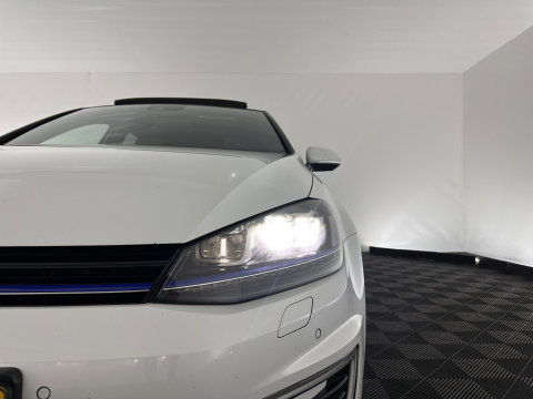 Volkswagen Golf 1.4 TSI GTE (Plug-In) Aut. *PANO | FULL-LED | LEATHER | LANE-ASSIST | BLIND-SPOT | ADAPTIVE-CRUISE | CAMERA | DAB | NAVI-FULLMAP | ECC | SHIFT-PADDLES | PDC | HEATED-SPORTSEATS | PRIVACY-GLASS | 18"ALU*