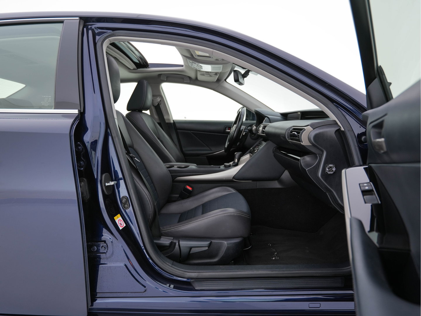 Lexus IS 300h Hybrid Business Line Aut. *PANO | LEATHER-MICROFIBRE | FULL-LED | NAVI-FULLMAP | HEATED-COMFORTSEATS | CAMERA | ECC | SHIFT-PADDLES | PDC | CRUISE | 17''ALU*