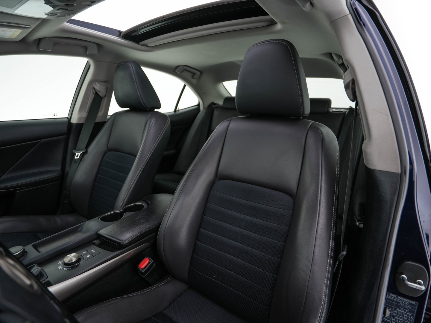 Lexus IS 300h Hybrid Business Line Aut. *PANO | LEATHER-MICROFIBRE | FULL-LED | NAVI-FULLMAP | HEATED-COMFORTSEATS | CAMERA | ECC | SHIFT-PADDLES | PDC | CRUISE | 17''ALU*