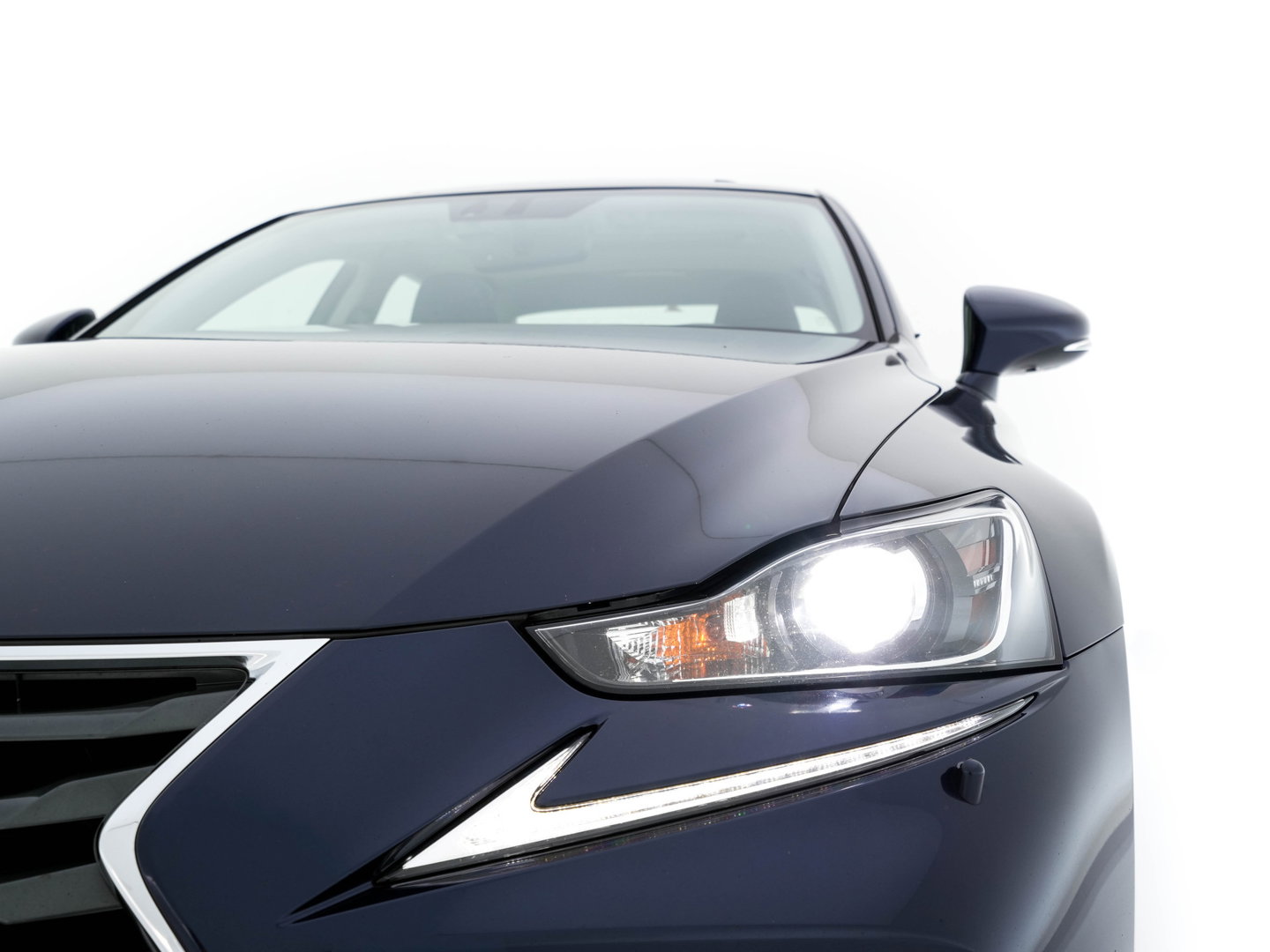 Lexus IS 300h Hybrid Business Line Aut. *PANO | LEATHER-MICROFIBRE | FULL-LED | NAVI-FULLMAP | HEATED-COMFORTSEATS | CAMERA | ECC | SHIFT-PADDLES | PDC | CRUISE | 17''ALU*