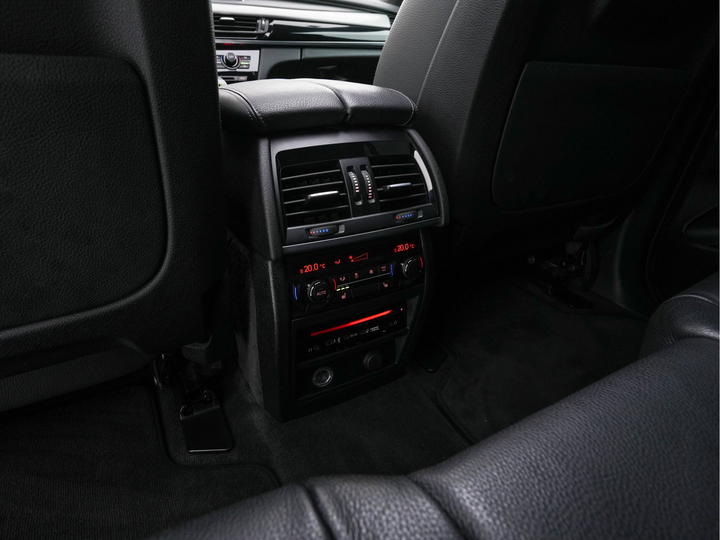 BMW X5 M50d M-Aerodinamica Aut. *PANO | HEAD-UP | LEATHER | ADAPTIVE-CRUISE | SOFT-CLOSE | BANG&OLUFSEN | TOP-VIEW | BLINDSPOT | NIGHT-VISION | MEMORY-PACK | DIGI-COCKPIT | HEATED-COMFORTSEATS | NAVI-FULLMAP |