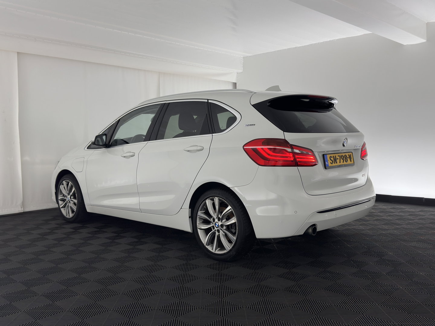 BMW 2 Serie Active Tourer 225xe Sport-Line Centennial High Executive Aut. *FULL-LED | NAVI-FULLMAP | HEATED-SPORTSEATS | ECC | PRIVACY-GLASS | PDC | CRUISE | 18''ALU*
