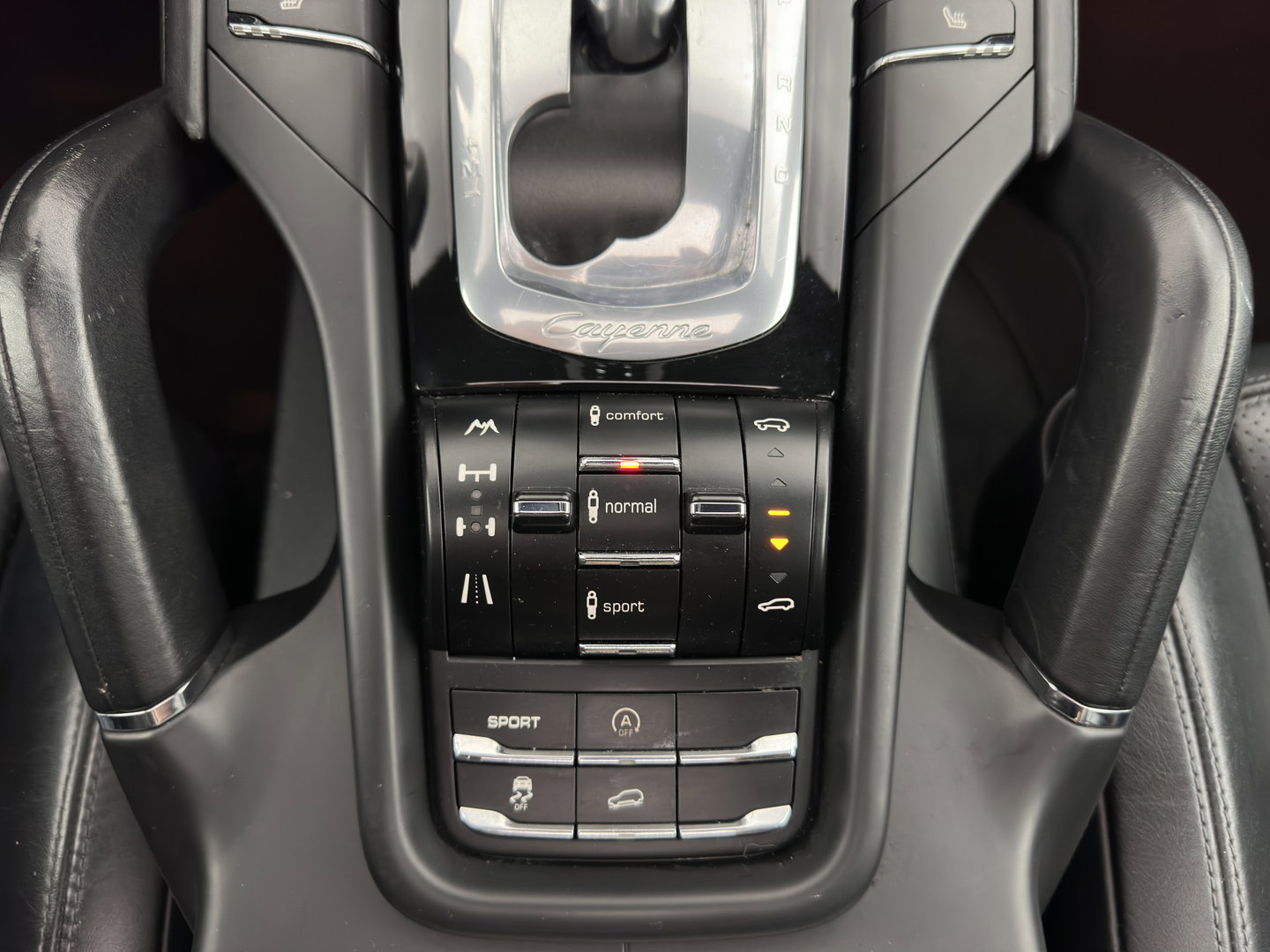 Porsche Cayenne 3.0 D Aut. *PANO | LEATHER | XENON-PLUS | SPORT-CHRONO | HEATED-COMFORTSEATS | BOSE-SOUND | MEMORY-PACK |  AIR-SUSPENSION | NAVI-FULLMAP | TOWBAR | LANE-ASSIST | SHIFT-PADDLES | 18''ALU*