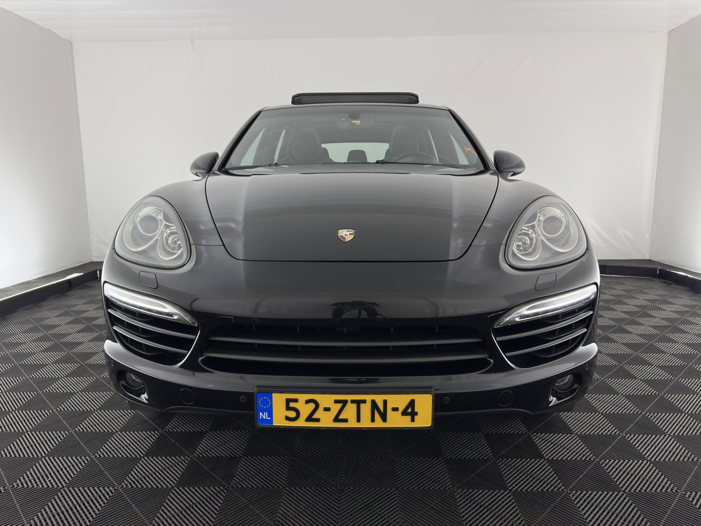 Porsche Cayenne 3.0 D Aut. *PANO | LEATHER | XENON-PLUS | SPORT-CHRONO | HEATED-COMFORTSEATS | BOSE-SOUND | MEMORY-PACK |  AIR-SUSPENSION | NAVI-FULLMAP | TOWBAR | LANE-ASSIST | SHIFT-PADDLES | 18''ALU*