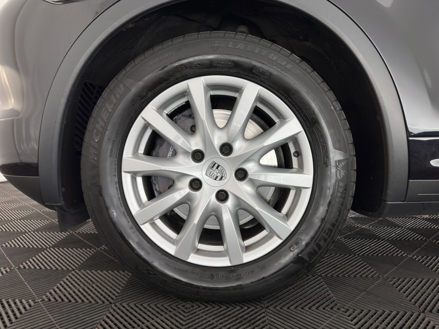 Porsche Cayenne 3.0 D Aut. *PANO | LEATHER | XENON-PLUS | SPORT-CHRONO | HEATED-COMFORTSEATS | BOSE-SOUND | MEMORY-PACK |  AIR-SUSPENSION | NAVI-FULLMAP | TOWBAR | LANE-ASSIST | SHIFT-PADDLES | 18''ALU*