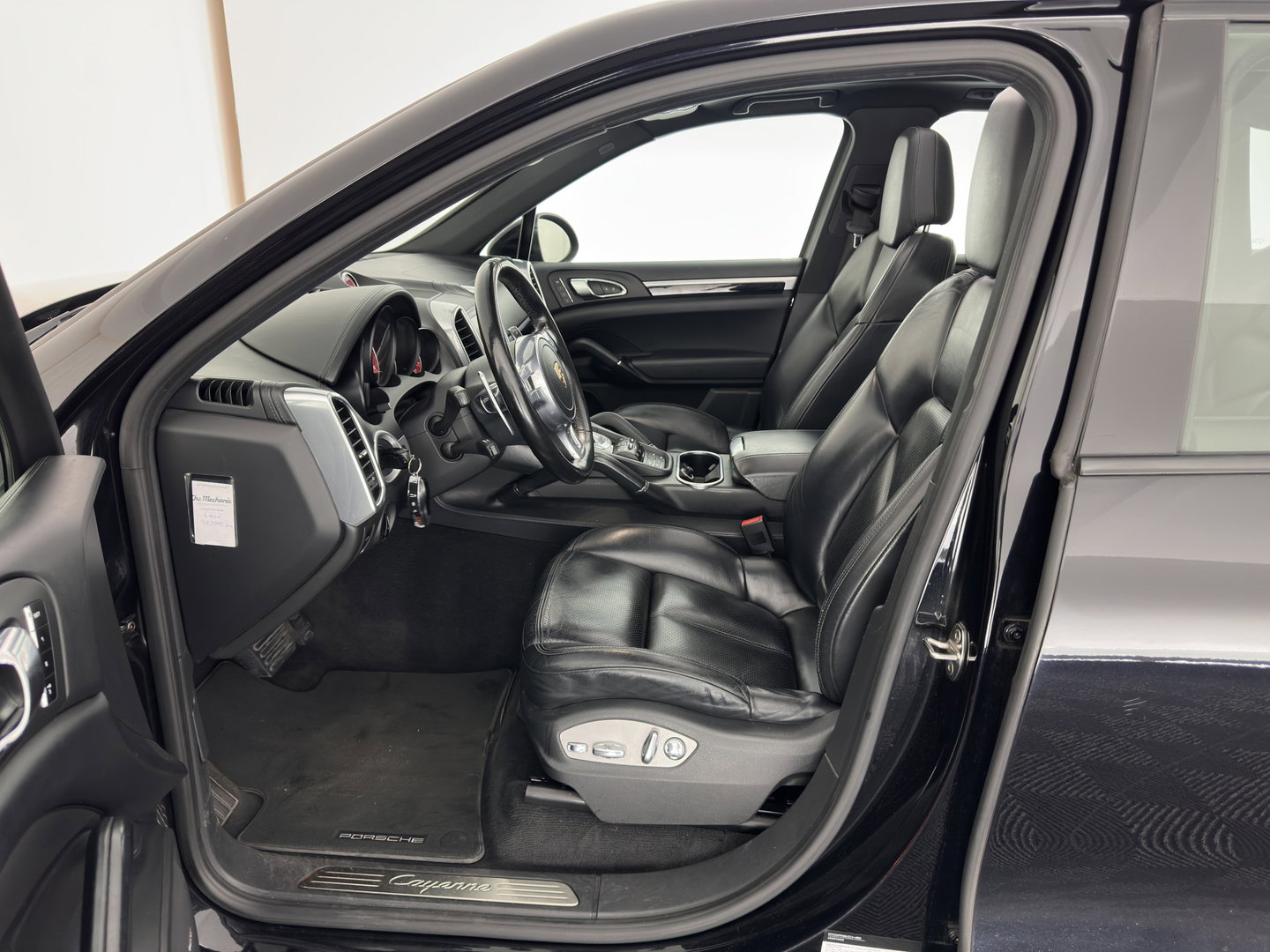 Porsche Cayenne 3.0 D Aut. *PANO | LEATHER | XENON-PLUS | SPORT-CHRONO | HEATED-COMFORTSEATS | BOSE-SOUND | MEMORY-PACK |  AIR-SUSPENSION | NAVI-FULLMAP | TOWBAR | LANE-ASSIST | SHIFT-PADDLES | 18''ALU*