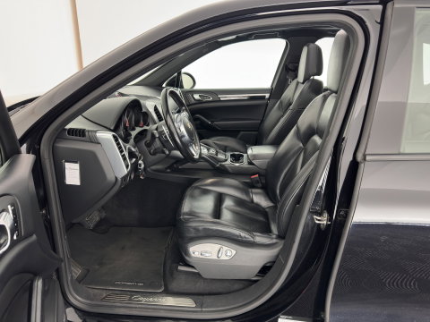 Porsche Cayenne 3.0 D Aut. *PANO | LEATHER | XENON-PLUS | SPORT-CHRONO | HEATED-COMFORTSEATS | BOSE-SOUND | MEMORY-PACK |  AIR-SUSPENSION | NAVI-FULLMAP | TOWBAR | LANE-ASSIST | SHIFT-PADDLES | 18''ALU*