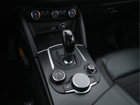 Alfa Romeo Stelvio 2.2d Super Aut. *LEATHER-FABRIC | BI-XENON | DAB+ | NAVI-FULLMAP | COMFORT-SEATS | ECC | CRUISE | PDC | 18"ALU*