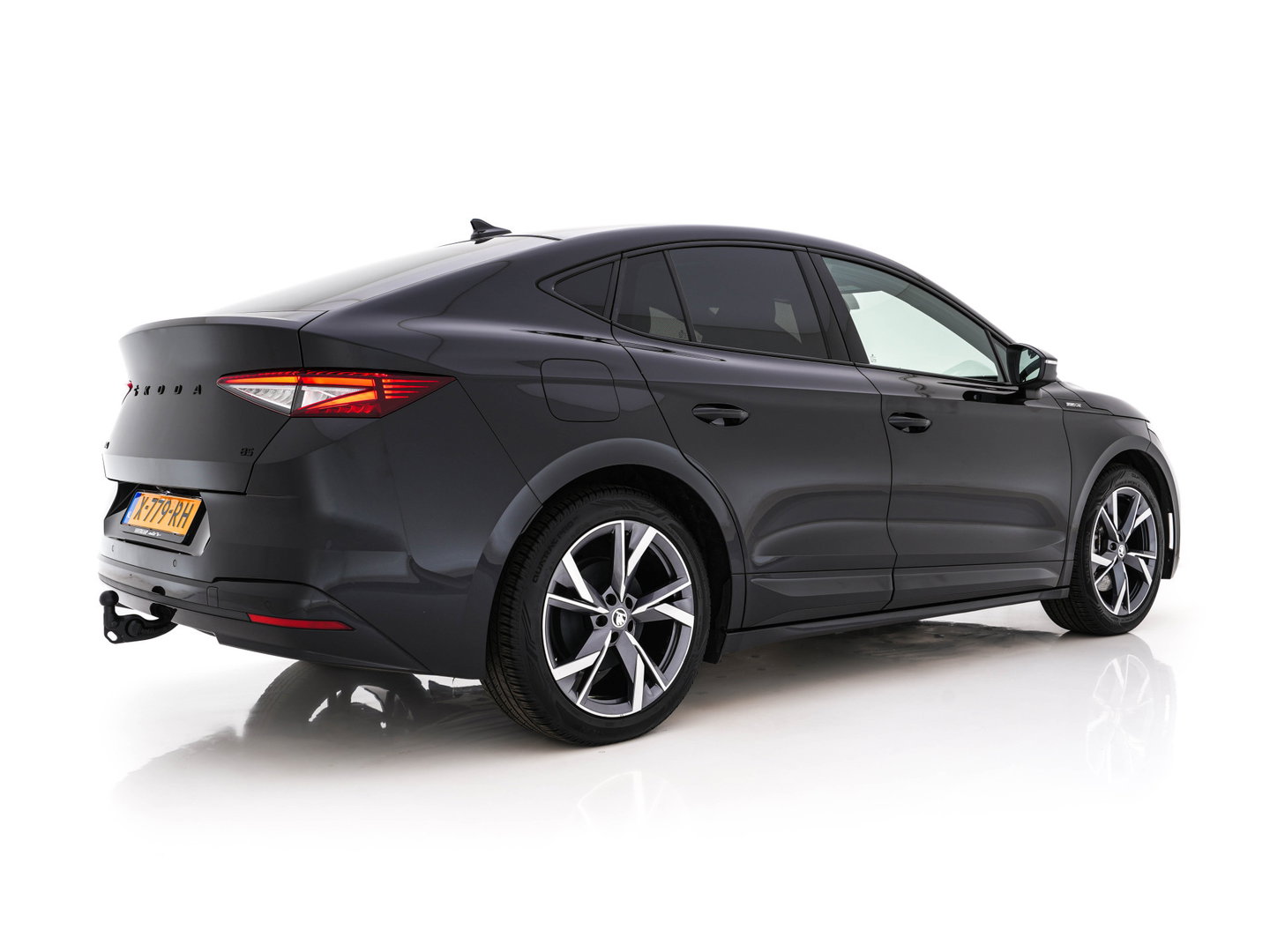 Škoda Enyaq Coupé 85 Sportline [ 3-Fase-11kW] {SoH-95%} (INCL-BTW) Aut. *PANO |  LEATHER-ALCANTARA | FULL-LED | BLINDSPOT | HEATED-SPORTSEATS | CAMERA | KEYLESS | PRIVACY-GLASS | ADAPTIVE-CRUISE | SHIFTPADDLES | TOWBAR | 20''ALU*