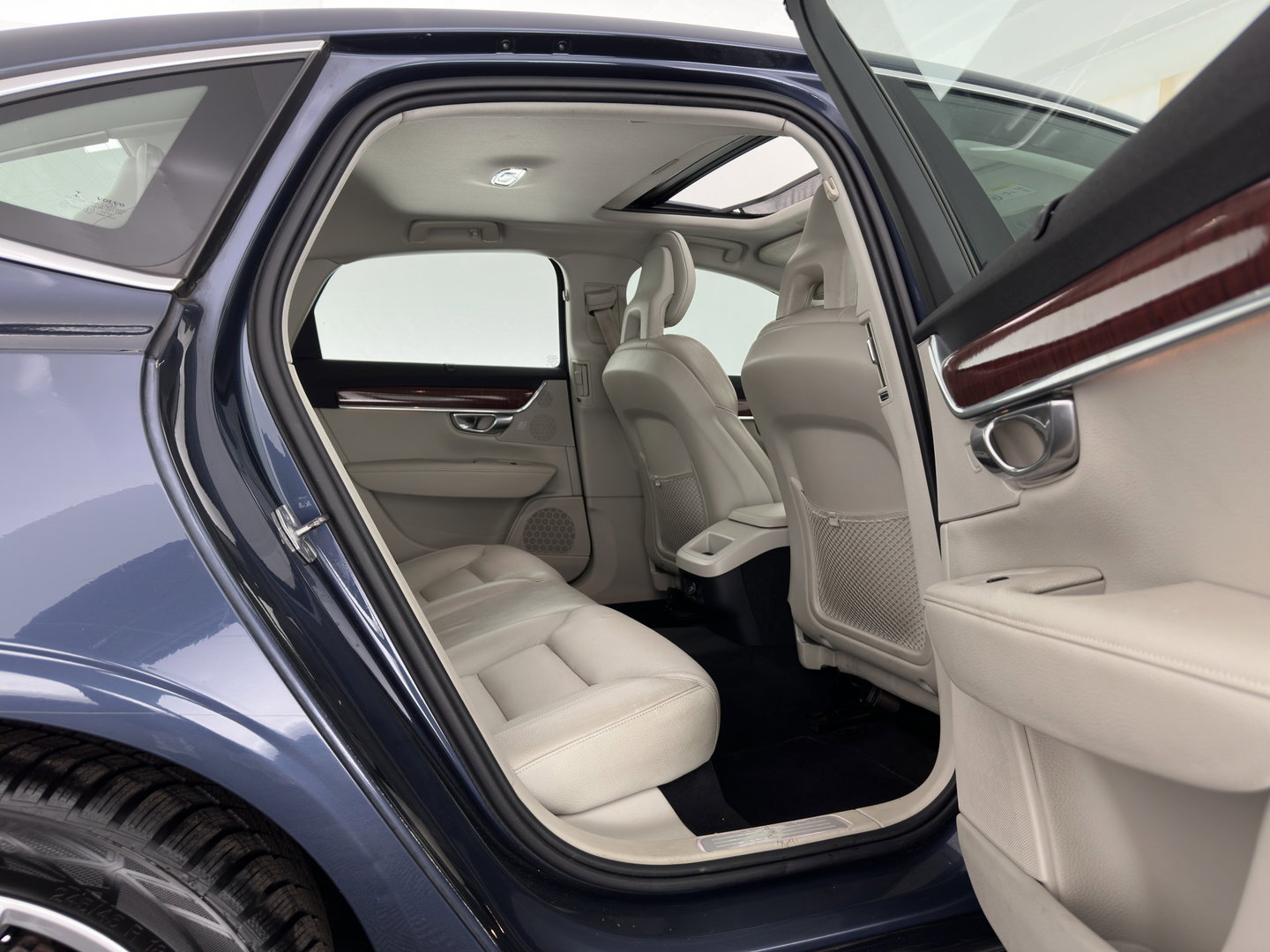 Volvo S90 2.0 D4 Momentum Aut. *PANO | LEATHER | FULL-LED | TOPVIEW | BLINDSPOT | HEATED-SPORTSEATS | DIGI-COCKPIT | NAVI-FULLMAP | ECC | HEAD-UP | ADAPTIVE-CRUISE | PDC | APP.CONNECT | 18''ALU*
