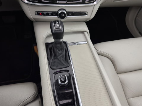 Volvo S90 2.0 D4 Momentum Aut. *PANO | LEATHER | FULL-LED | TOPVIEW | BLINDSPOT | HEATED-SPORTSEATS | DIGI-COCKPIT | NAVI-FULLMAP | ECC | HEAD-UP | ADAPTIVE-CRUISE | PDC | APP.CONNECT | 18''ALU*