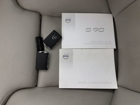 Volvo S90 2.0 D4 Momentum Aut. *PANO | LEATHER | FULL-LED | TOPVIEW | BLINDSPOT | HEATED-SPORTSEATS | DIGI-COCKPIT | NAVI-FULLMAP | ECC | HEAD-UP | ADAPTIVE-CRUISE | PDC | APP.CONNECT | 18''ALU*