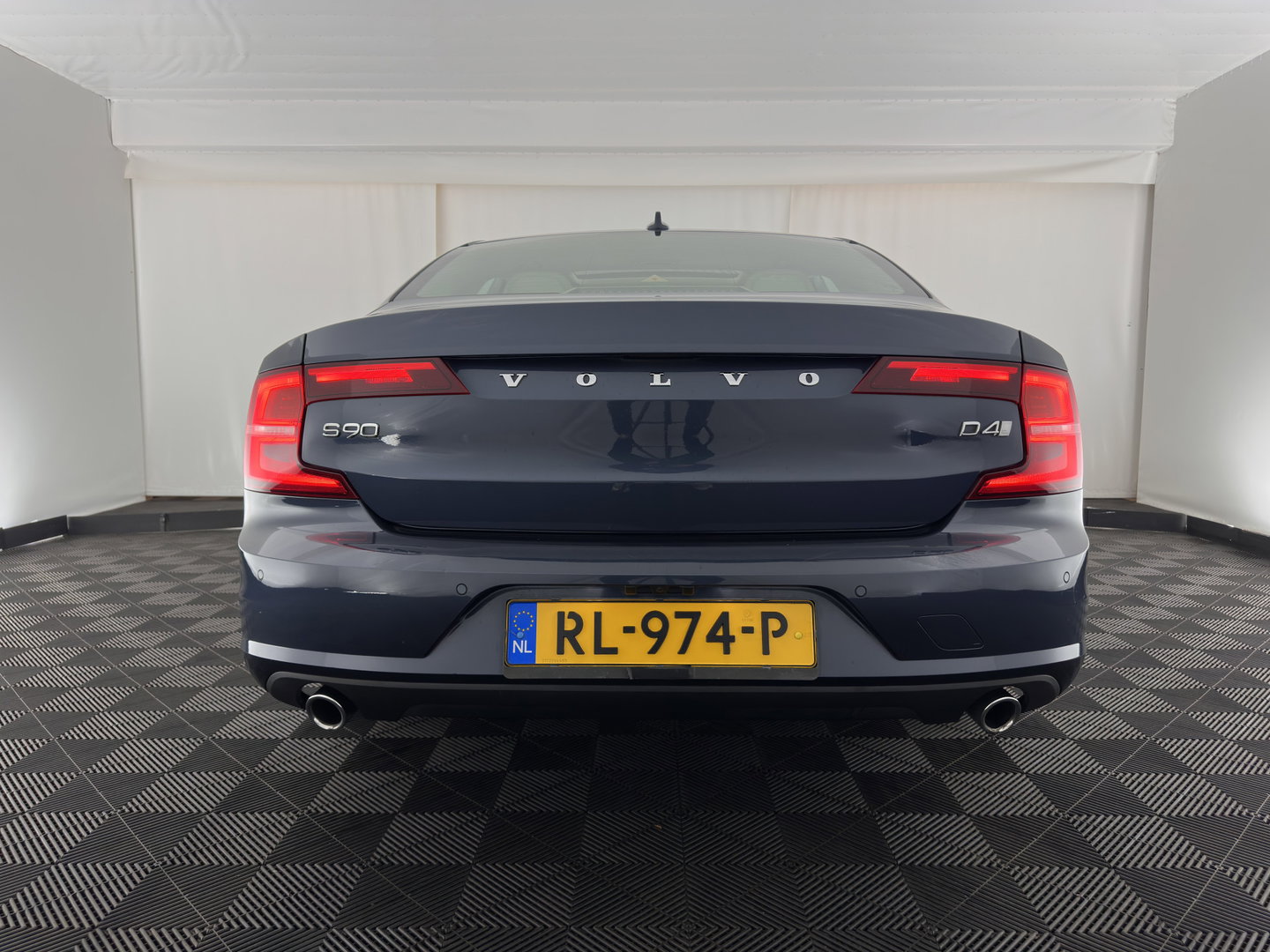 Volvo S90 2.0 D4 Momentum Aut. *PANO | LEATHER | FULL-LED | TOPVIEW | BLINDSPOT | HEATED-SPORTSEATS | DIGI-COCKPIT | NAVI-FULLMAP | ECC | HEAD-UP | ADAPTIVE-CRUISE | PDC | APP.CONNECT | 18''ALU*