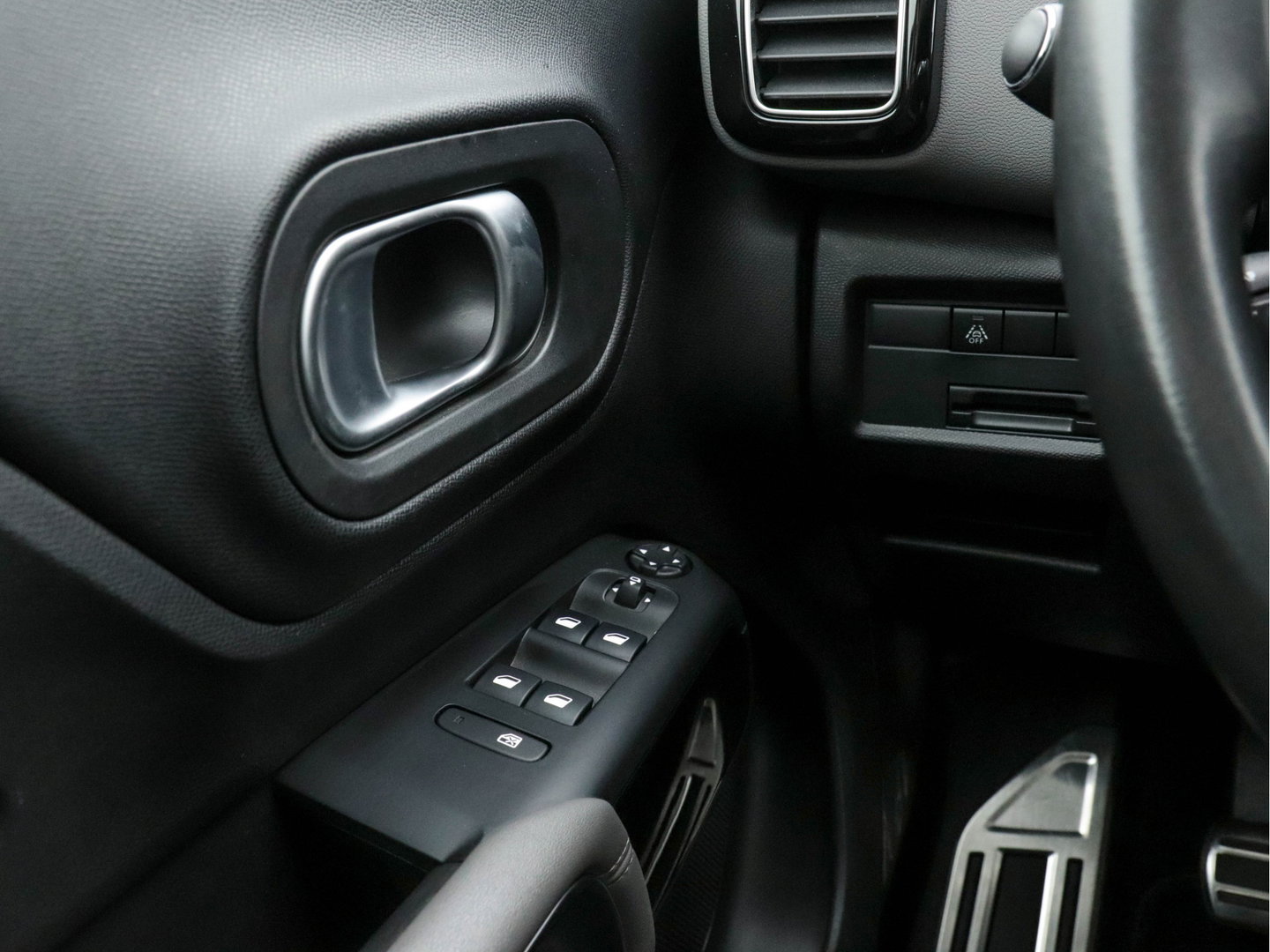 Citroën C5 Aircross 1.5 BlueHDI Business-Plus (INCL-BTW) *LEATHER-MICROFIBRE | NAVI-FULLMAP | FULL-LED | KEYLESS | TOPVIEW | ECC | PRIVACY-GLASS | PDC | CRUISE | DAB | DIGI-COCKPIT | CARPLAY |  LANE-ASSIST | TOWBAR | 19"ALU*