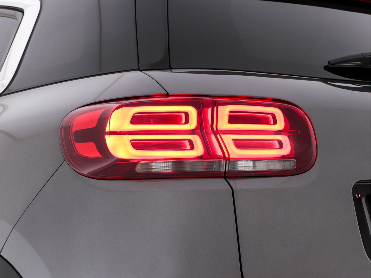 Citroën C5 Aircross 1.5 BlueHDI Business-Plus (INCL-BTW) *LEATHER-MICROFIBRE | NAVI-FULLMAP | FULL-LED | KEYLESS | TOPVIEW | ECC | PRIVACY-GLASS | PDC | CRUISE | DAB | DIGI-COCKPIT | CARPLAY |  LANE-ASSIST | TOWBAR | 19"ALU*