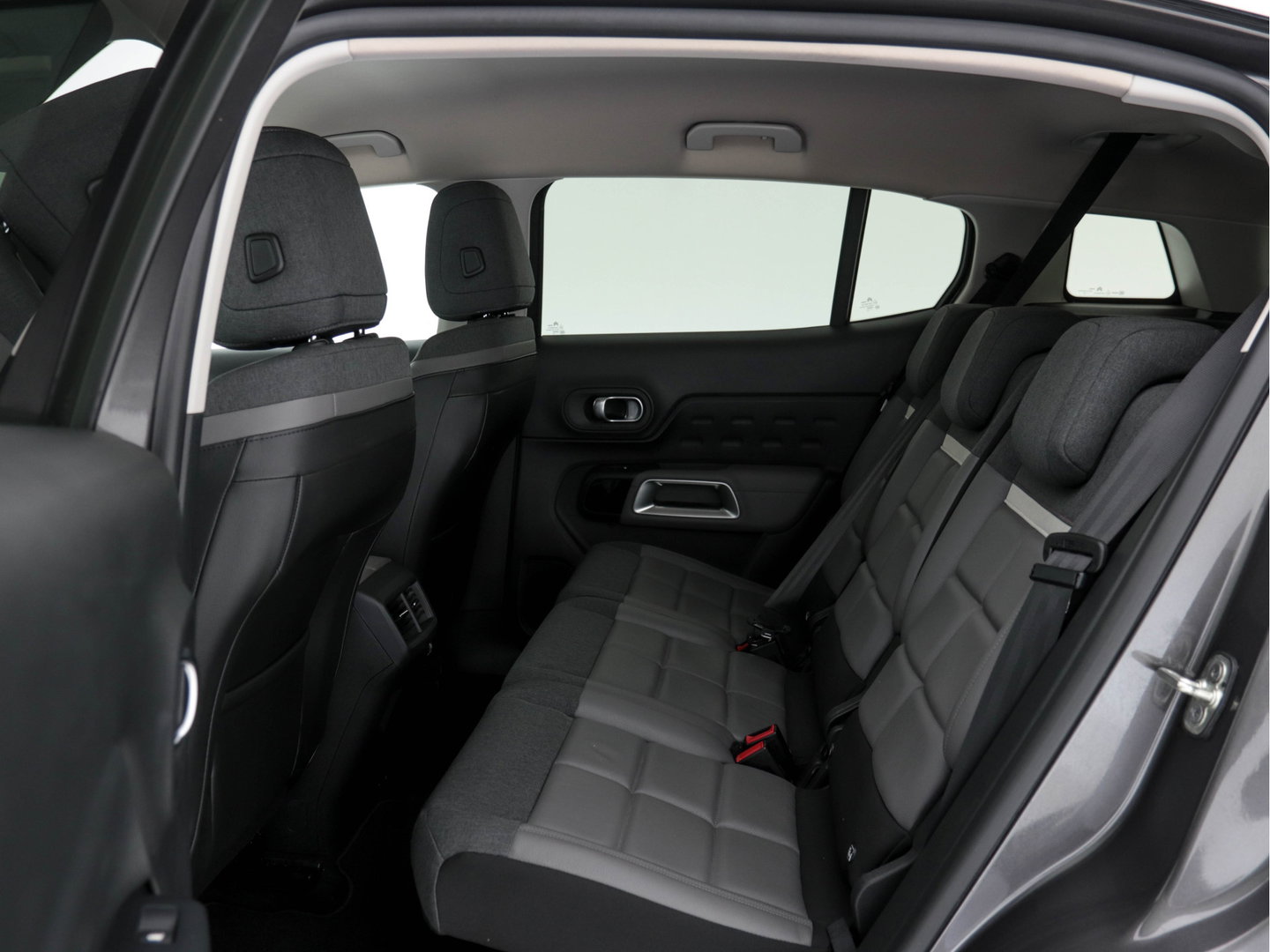 Citroën C5 Aircross 1.5 BlueHDI Business-Plus (INCL-BTW) *LEATHER-MICROFIBRE | NAVI-FULLMAP | FULL-LED | KEYLESS | TOPVIEW | ECC | PRIVACY-GLASS | PDC | CRUISE | DAB | DIGI-COCKPIT | CARPLAY |  LANE-ASSIST | TOWBAR | 19"ALU*