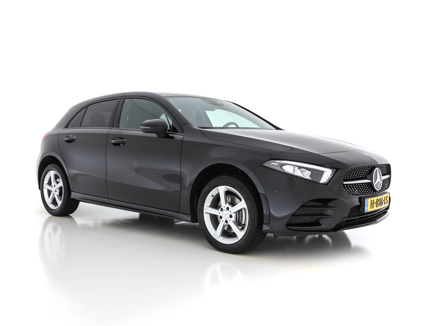 Mercedes-Benz A-Klasse 160 AMG-Styling Business Solution (INCL-BTW) *FULL-LED |  LEATHER-MICROFIBRE | KEYLESS | CARBON-INLAY | HEATED-SPORTSEATS | WIDE-SCREEN | NAVI-FULLMAP | CAMERA | ECC | PDC | CRUISE | CARPLAY | AMBIENTLIGHT | PRIVACY-GLASS | 1