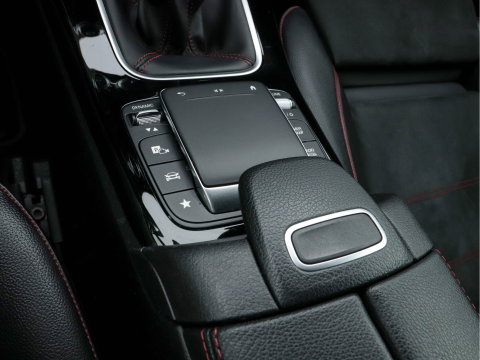 Mercedes-Benz A-Klasse 160 AMG-Styling Business Solution (INCL-BTW) *FULL-LED |  LEATHER-MICROFIBRE | KEYLESS | CARBON-INLAY | HEATED-SPORTSEATS | WIDE-SCREEN | NAVI-FULLMAP | CAMERA | ECC | PDC | CRUISE | CARPLAY | AMBIENTLIGHT | PRIVACY-GLASS | 1