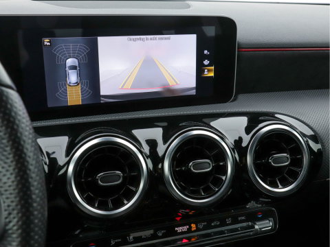 Mercedes-Benz A-Klasse 160 AMG-Styling Business Solution (INCL-BTW) *FULL-LED |  LEATHER-MICROFIBRE | KEYLESS | CARBON-INLAY | HEATED-SPORTSEATS | WIDE-SCREEN | NAVI-FULLMAP | CAMERA | ECC | PDC | CRUISE | CARPLAY | AMBIENTLIGHT | PRIVACY-GLASS | 1