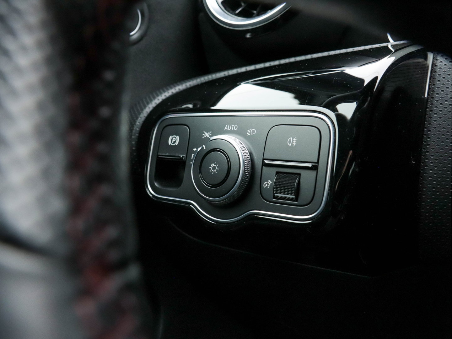 Mercedes-Benz A-Klasse 160 AMG-Styling Business Solution (INCL-BTW) *FULL-LED |  LEATHER-MICROFIBRE | KEYLESS | CARBON-INLAY | HEATED-SPORTSEATS | WIDE-SCREEN | NAVI-FULLMAP | CAMERA | ECC | PDC | CRUISE | CARPLAY | AMBIENTLIGHT | PRIVACY-GLASS | 1
