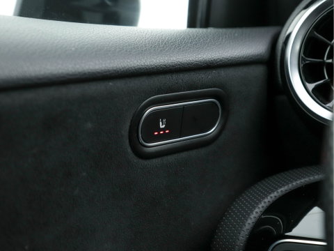 Mercedes-Benz A-Klasse 160 AMG-Styling Business Solution (INCL-BTW) *FULL-LED |  LEATHER-MICROFIBRE | KEYLESS | CARBON-INLAY | HEATED-SPORTSEATS | WIDE-SCREEN | NAVI-FULLMAP | CAMERA | ECC | PDC | CRUISE | CARPLAY | AMBIENTLIGHT | PRIVACY-GLASS | 1