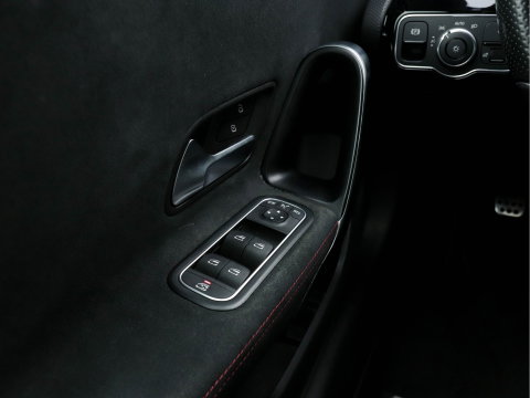 Mercedes-Benz A-Klasse 160 AMG-Styling Business Solution (INCL-BTW) *FULL-LED |  LEATHER-MICROFIBRE | KEYLESS | CARBON-INLAY | HEATED-SPORTSEATS | WIDE-SCREEN | NAVI-FULLMAP | CAMERA | ECC | PDC | CRUISE | CARPLAY | AMBIENTLIGHT | PRIVACY-GLASS | 1