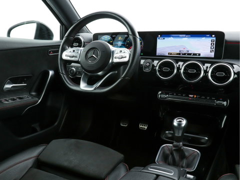 Mercedes-Benz A-Klasse 160 AMG-Styling Business Solution (INCL-BTW) *FULL-LED |  LEATHER-MICROFIBRE | KEYLESS | CARBON-INLAY | HEATED-SPORTSEATS | WIDE-SCREEN | NAVI-FULLMAP | CAMERA | ECC | PDC | CRUISE | CARPLAY | AMBIENTLIGHT | PRIVACY-GLASS | 1