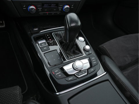 Audi A6 Avant 3.0 TDI Quattro S-Line Aut. *PANO | LEATHER-ALCANTARA | BI-XENON | BOSE-AUDIO | NAVI-FULLMAP | DAB | CAMERA | ECC | HEATED-SPORTSEATS | PDC | CRUISE | TOWBAR | KEYLESS | 20"ALU*