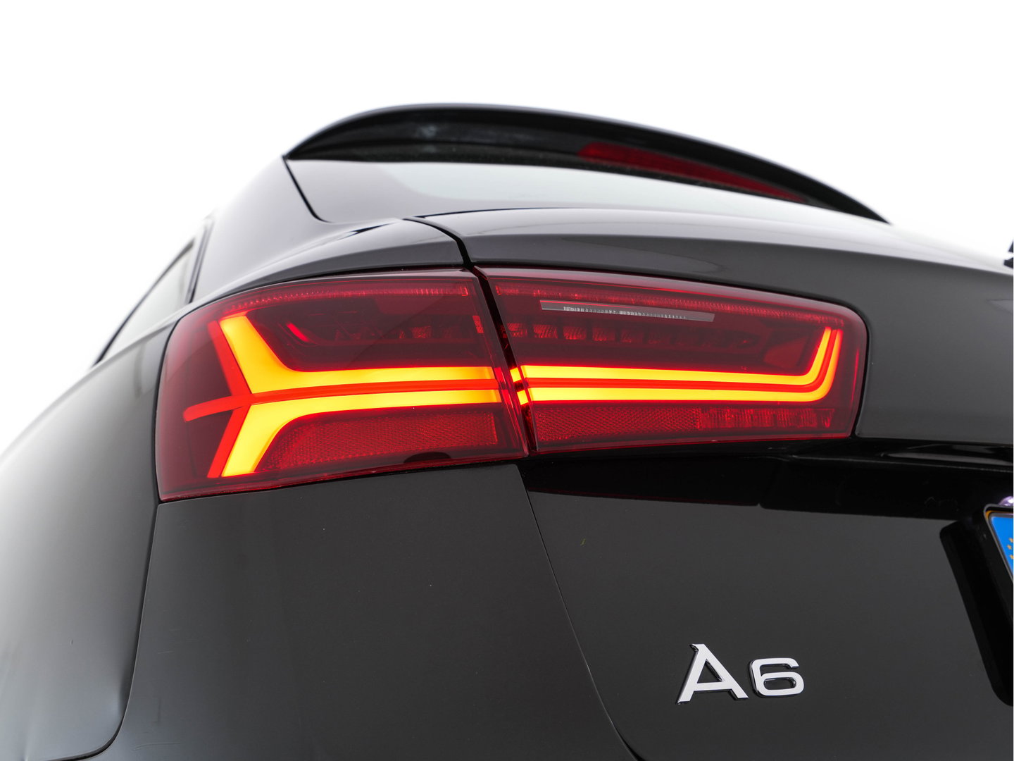 Audi A6 Avant 3.0 TDI Quattro S-Line Aut. *PANO | LEATHER-ALCANTARA | BI-XENON | BOSE-AUDIO | NAVI-FULLMAP | DAB | CAMERA | ECC | HEATED-SPORTSEATS | PDC | CRUISE | TOWBAR | KEYLESS | 20"ALU*