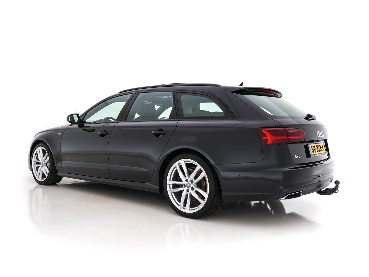 Audi A6 Avant 3.0 TDI Quattro S-Line Aut. *PANO | LEATHER-ALCANTARA | BI-XENON | BOSE-AUDIO | NAVI-FULLMAP | DAB | CAMERA | ECC | HEATED-SPORTSEATS | PDC | CRUISE | TOWBAR | KEYLESS | 20"ALU*